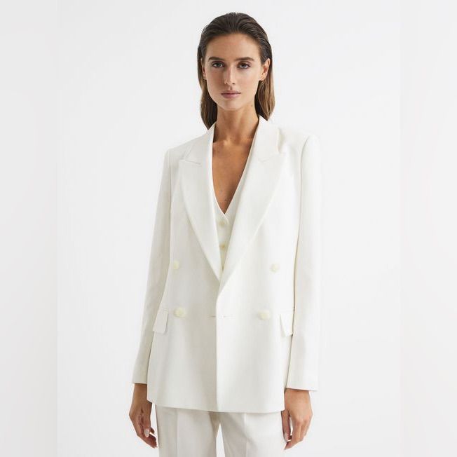 See Photos For Details. New Without Tags. Nwot. Created With The Modern Woman In Mind, The Tatum Blazer In White Has Been Crafted With Traditional Design Details. It Features A Double-Breasted Close And Peak Lapels, Then Is Finished With Tonal Buttons To Keep The Look Sleek. Wear It With The Coordinating Blazer And Trousers, Then Add Heels For Instant Impact. Double Breasted Close. Peak Lapels. Buttoned Cuffs. Flap Pockets. Tonal Buttons. Lined Timeless White Outerwear For Work, White Structured Outerwear For Formal Occasions, White Timeless Suits For Office, Chic White Structured Suit, White Timeless Office Suits, Timeless White Office Suits, Timeless White Suit For Work, Timeless White Suits For Work, Luxury White Office Blazer