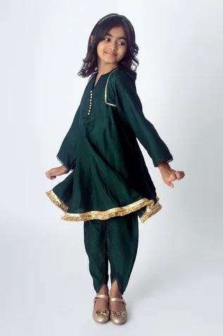 Shop for Ranikidswear Green Solid Kurta And Pant Set For Girls Online at Aza Fashions Potli Button, Embroidered Hem, Types Of Work, Embroidered Border, Luxury Sale, Green Girl, Pattern Embroidery, Kurta With Pants, Girl Online