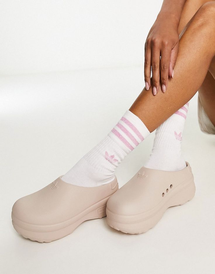 Shoes by adidas Originals Shoe 'drobe stand-outs Slip-on style Signature adidas branding Round toe Chunky sole Adidas Mules Shoes Outfit, Adidas Mule, Mule Outfit, Mule Shoes Outfit, Beige Mules, City Break Outfit, Adidas Shoe, Adidas Shoes Originals, Adidas Branding