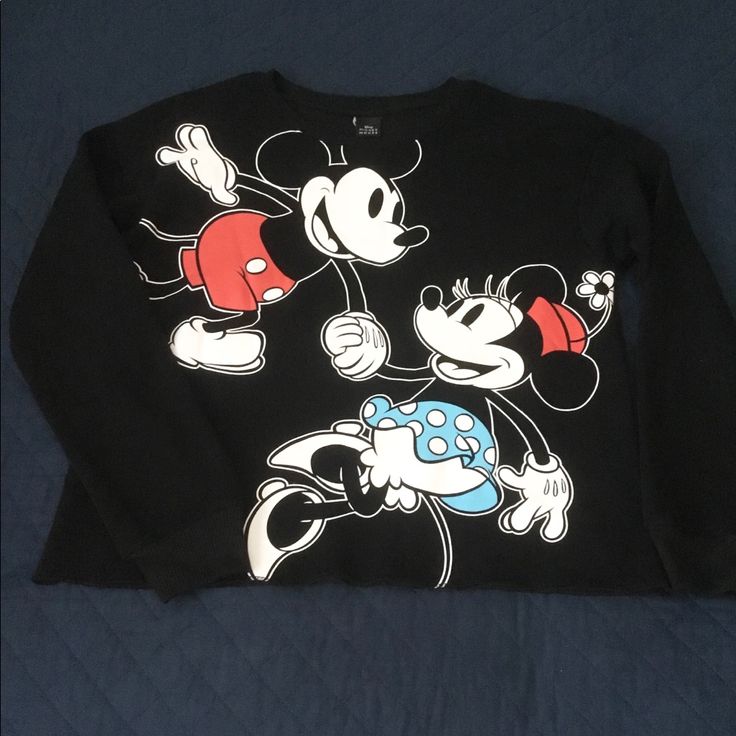 This Washed But Never Worn Kohl’s X Disney Mickey & Minnie Sweatshirt Is Super Soft Jet Black With Graphic Of The Sweethearts In Vibrant Color. Solid Back. I Cut Out The Sizing And Care Long Tag But It Is A Juniors Large. Wash With Like Colors In Cold. Tumble Dry Low Heat. Laying Flat Dimensions Are As Follows: 22” From Neckline To Hem 21” Across Underarms 29” From Neckline To Cuff Hem Of Sleeve Stretched Sideways Long Sleeve Character Print T-shirt For Disney Trips, Cute Black T-shirt For Winter, Cute Minnie Mouse Crew Neck Sweatshirt, Cute Long Sleeve Minnie Mouse T-shirt, Disney Long Sleeve Tops For Fall, Disney Character Print Black Sweatshirt, Black Disney Character Print Sweatshirt, Fall Streetwear Mickey Mouse Tops, Disney Long Sleeve Top With Cartoon Print