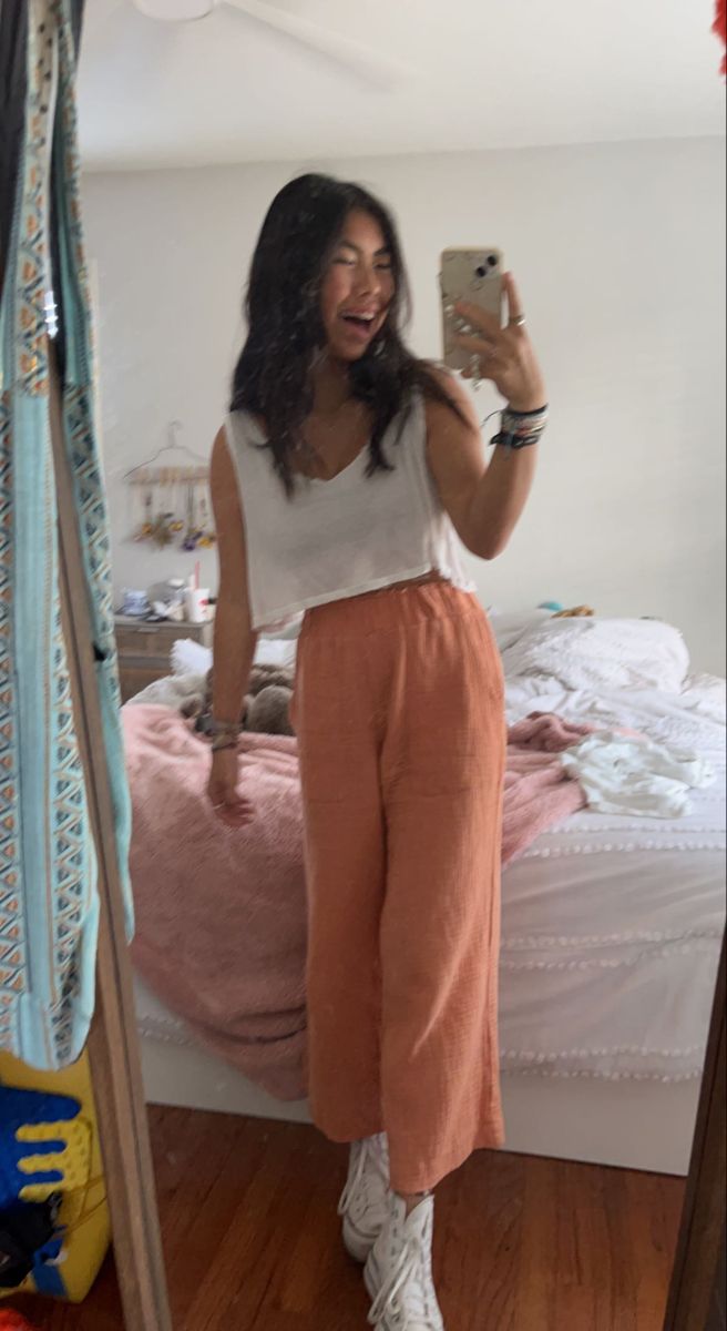 Cute Flowy Dresses Casual, Free People Comfy Outfit, Beachy Pants Outfit, Boho Simple Outfit, Comfy Flowy Outfits, Full Coverage Summer Outfit, Beachy Outfits Aesthetic Boho, Spring Outfit Inspo Aesthetic, Outfit Ideas Free People