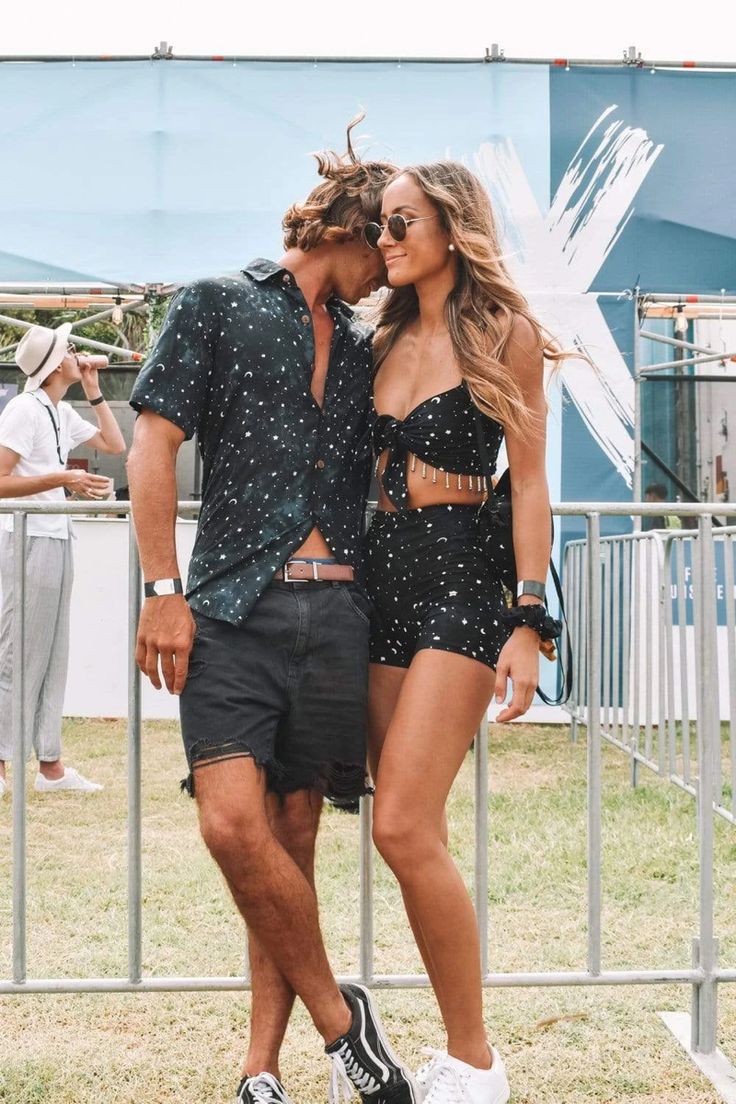 Coachella Couple Outfits, Rave Couple Outfits, Couple Festival Outfits, Ultra Music Festival Outfits, Coachella Outfit Men, Tomorrowland Outfit, Cochella Outfits, Lollapalooza Outfit, Festival Outfit Inspiration