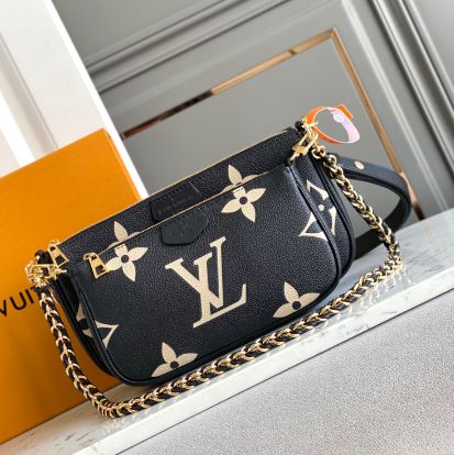 Black printed leather is Italian A-grade leather. The quality, hardware, fabric, handwork, oil edge, A-grade production, the picture is consistent with the product, and a full set of packaging.

Size: 25x14.5x4.5CM Louis Vuitton Yayoi Kusama, Louis Vuitton Capucines, Large Cosmetic Bag, Lv Purse, Lv Shoes, Louis Vuitton Black, Medium Handbags, Lv Belt, Lv Handbags