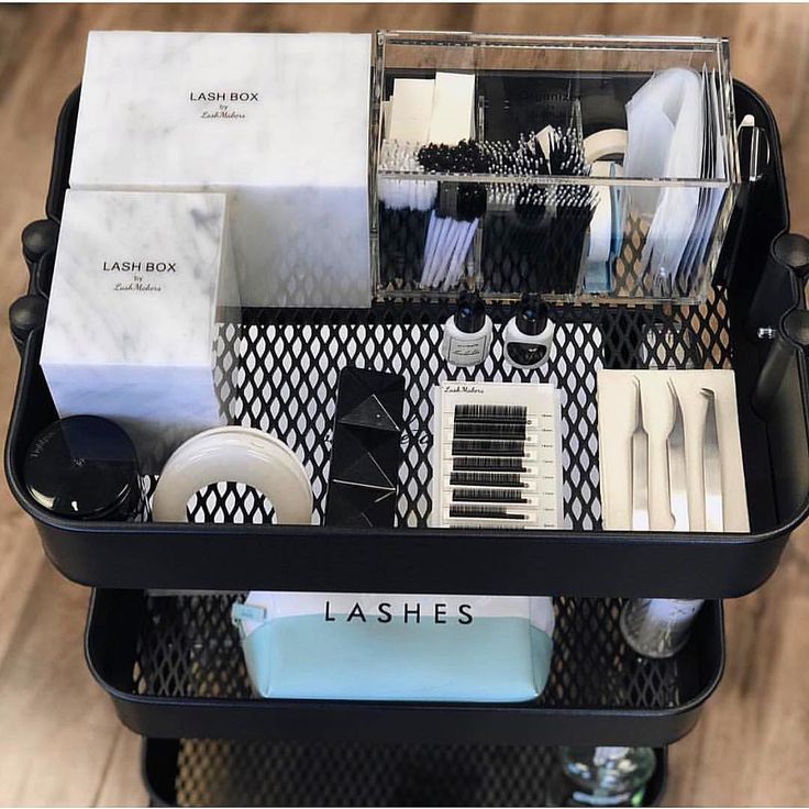 Lash Setup @lashedbynancy 💕Lash Tray from @m.intlashes Eyelash Implants, Best Eyelash Glue, Eyelash Extensions Salons, Nail Salon Interior Design, Beauty Room Salon, Permanent Eyelashes, Home Beauty Salon, Esthetician Room Decor, Esthetics Room