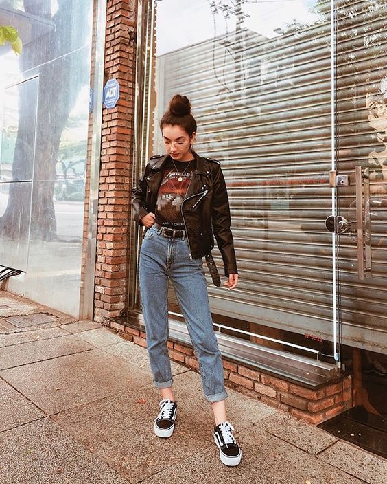 Trending: Black Vans Sneakers | Fashion Cognoscente Vans Sneakers Outfit, Vans Outfit Womens, Old Skool Vans Outfit, Looks Vans, Outfits Con Vans, Indie Fall Outfits, Old Skool Outfit, Vans Old Skool Outfit, Bohemian Fall Outfits