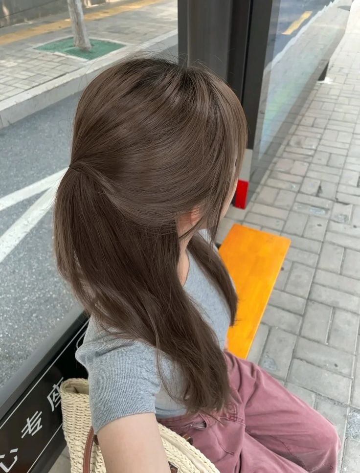 Hazelnut Ash Brown Hair, Korean Hair Color 2024 Trends, Hazel Beige Hair, Asian Ash Brown Hair, Tan Skin Hair Color, Korean Brown Hair, Beown Hair, Hazelnut Brown Hair, Hazel Brown Hair