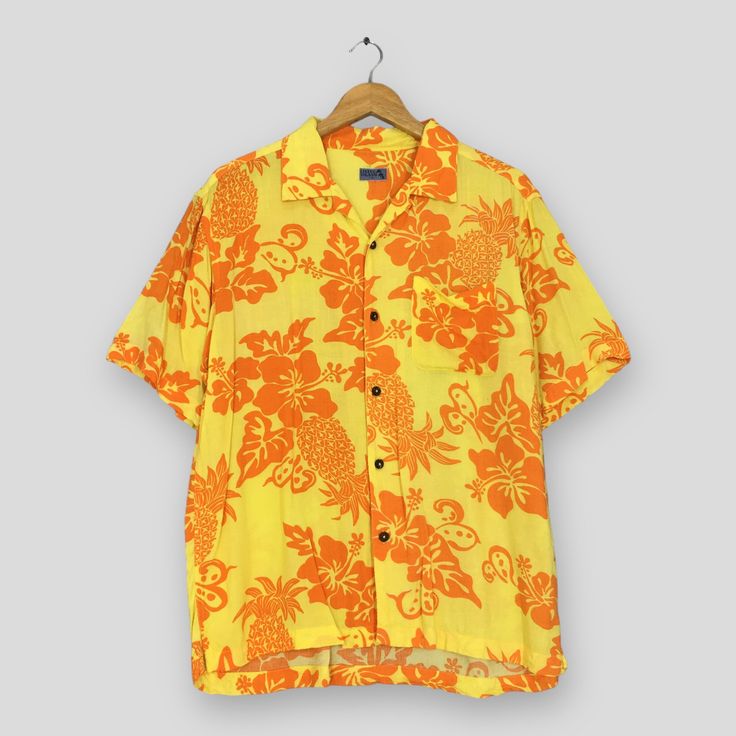 Vintage Hawaiian Pineapples Aloha Tropical Rayon Shirt Large Hawaii Party Disco Sunwear Beach Buttondown Guam Floral Surf Button Up Size L Good Used Condition. No holes and stains. Size (On Tag) : Size L **To make sure if it FITS YOU, refer at the exact measurements. Size Measurement (All measurements were taken lying flat) : Width [armpit to armpit] : 21 inches / 53 cm Length [shoulder to end of garment] : 26 inches / 66 cm THIS IS USED CLOTHING! PLEASE DON`T EXPECTED IT TO BE LIKE NEW OR DON`T Hawiian Shirts, Hawaiian Shirt Outfit, Hawaii Party, Vintage Hawaii, Vintage Hawaiian Shirts, Tropical Shirts, Rayon Shirt, Vintage Hawaiian, Aloha Shirt