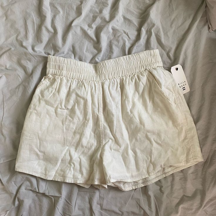 Linen Billabong Shorts - Size L But Fit Like A M Beige Relaxed Fit Bottoms For Beach Season, Relaxed Fit Beige Bottoms For Beach Season, Beige Bottoms For Summer Outings, Beige Bottoms For Summer, Linen Bottoms For Beach Season And Summer Outings, Casual Linen Bottoms For Summer Outings, Beige Summer Bottoms For Summer Outings, Beige Summer Bottoms For Outings, Linen Bottoms With Short Inseam For Day Out