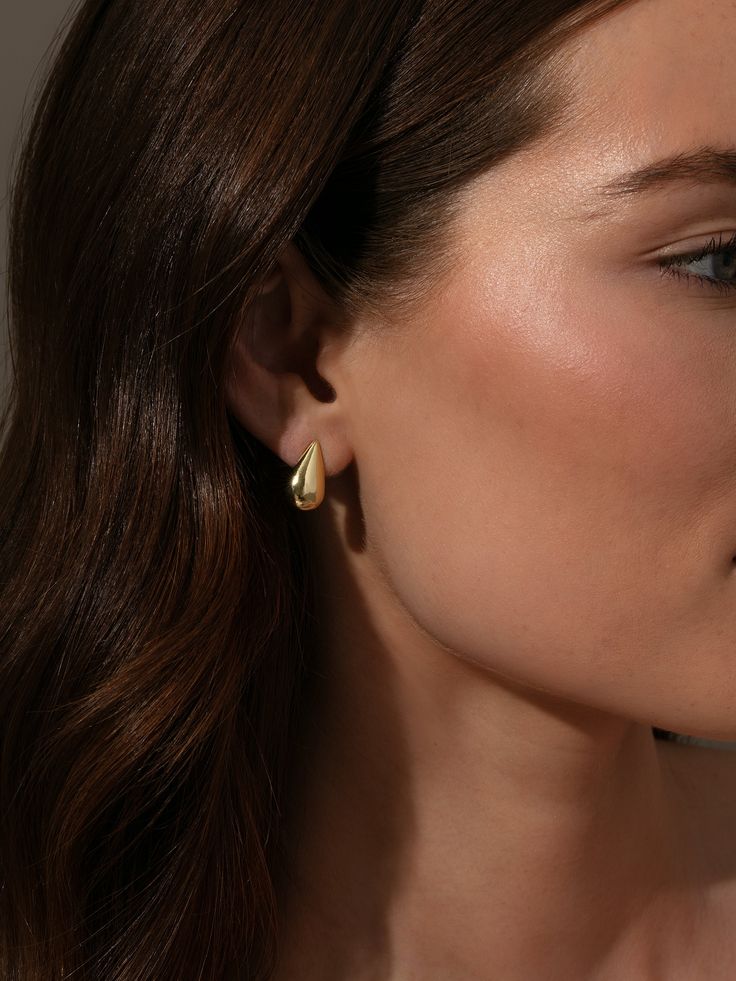 These Teardrop Stud Earrings are the ultimate cool girl accessory. Coming in gold and silver, these statement earrings will effortlessly pair with anything in your jewelry collection. For an ear stack our stylists can’t stop wearing, pair these teardrop earrings with a pair of huggie earrings. Chic Teardrop Earrings Tarnish Resistant, Chic Tarnish-resistant Teardrop Jewelry, Pear-shaped Hoop Earrings For Gifts, Elegant Teardrop Wrap Earrings For Everyday, Modern Tarnish Resistant Teardrop Earrings, Modern Tarnish-resistant Teardrop Earrings, Classic Drop Hoop Earrings, Classic Teardrop Earrings For Everyday, Classic Teardrop Everyday Earrings