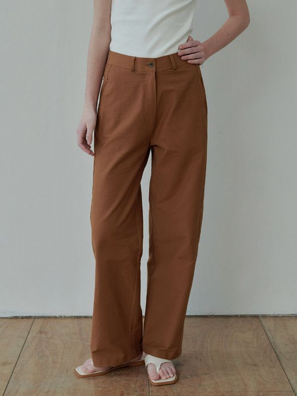 This is a modern and feminine pants by SIEERING that is made out of high quality and sturdy material. With distinctive mood of the design and comfortable wear, you can style it for your casual daily outfit.- Stitch detail on front, back, and side- Wood button detail- Feminine and romantic mood Modern Cotton Bottoms For Work, Everyday Cotton Ankle-length Wide Leg Pants, Chic Non-stretch Everyday Pants, Everyday High-waisted Wide Leg Pants, Modern Cotton Wide Leg Pants With Loosely Fitted Hips, Modern Wide Leg Cotton Pants With Loosely Fitted Hips, Modern Wide Leg Cotton Pants, Fitted Brown Pants For Everyday Wear, Everyday Fitted Brown Pants