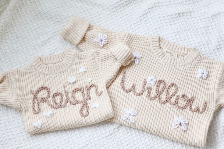 🤍 The perfect personalised sweater for your little love or a fantastic personalised gift  🤍 100% handmade designs with care and attention put into every sweater. Choose personalised wording or name with the addition of  flowers, hearts, clouds or if you have another request just drop me a message. 🤍 Colours may vary slightly due to screen settings and lighting. 🤍 Care Instructions - Turn the sweater inside out and Machine Wash or Hand Wash. Air Dry Naturally. Shipping  *Please note that ther Customizable Long Sleeve Sweater For Gift, White Letter Print Sweater As Gift, Personalized White Cotton Sweater, Personalized White Sweater For Winter, Knit Baby Sweater, Baby Jumpers, White Names, Personalized Sweater, Pull Bebe