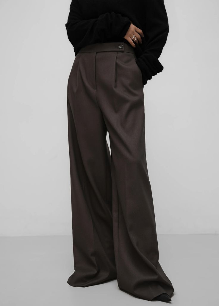 Kamila Wide Leg Trousers - Brown – The Frankie Shop Dark Brown Trousers, Brown Trousers Outfit, Wide Pants Outfit, Dark Brown Pants, Fits Inspiration, Winter Trousers, Brown Trousers, Studio Poses, Trouser Outfit