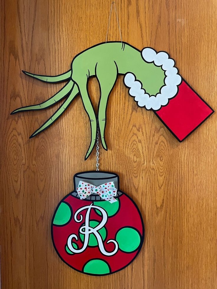 a door hanger decorated with an image of a dr seussch hat and the letter r