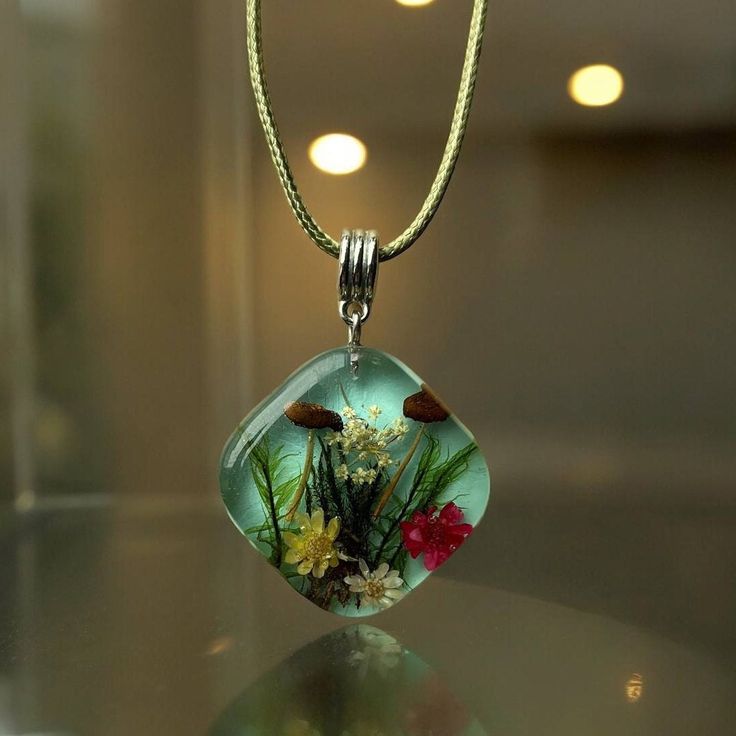 Elevate your jewelry collection with our exquisite Handmade Necklace, featuring real pressed flowers. Each necklace is a unique piece of art, meticulously crafted to capture the delicate beauty of nature.  Features: Unique Design: Each necklace is one-of-a-kind, showcasing different combinations of real pressed flowers. Quality Materials: Made with high-quality resin, ensuring durability and clarity. Adjustable Chain: Comes with an elegant, adjustable chain to suit any neckline. Eco-Friendly: All flowers are ethically sourced and preserved without chemicals. Perfect for: Nature lovers Special occasions like birthdays, anniversaries, or weddings Adding a touch of elegance to everyday outfits Dimensions Model 1: Pendant: 2.2cm*2.2cm/0.86in*0.86in Suede cord length: 43cm+5cm adjustable chain/ Nature-inspired Birth Flower Jewelry As Gift For Mom, Nature-inspired Birth Flower Jewelry For Mom, Unique Flower-shaped Jewelry As Gift For Her, Birth Flower Jewelry Pendant For Keepsake, Unique Flower Jewelry As Gift For Her, Delicate Green Jewelry With Birth Flower, Delicate Green Birth Flower Jewelry, Unique Personalized Resin Jewelry, Pressed Flower Pendant Jewelry For Mother's Day