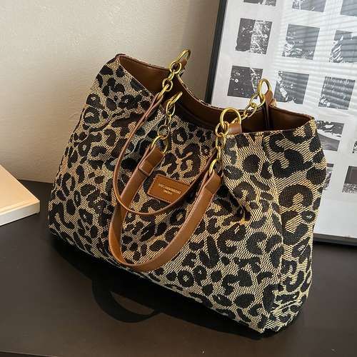 Leopard Print Tote, Casual Fashion Trends, Handbags For School, Shoulder Bags For School, Printed Canvas Tote Bag, Printed Purse, Printed Handbags, Tote Pattern, Vintage Canvas