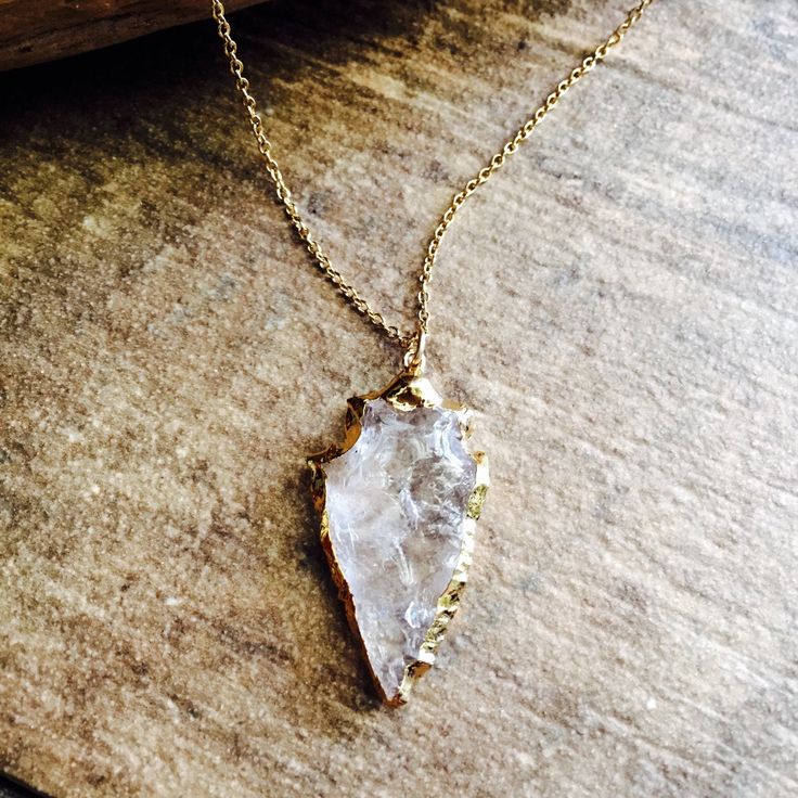 Raw Stone Necklace, Raw Crystal Necklace, Arrowhead Necklace, Boho Layering Necklace, Gold Arrowhead Necklace, Clear Crystal Arrowhead Gold ★Metal- 24k Gold Fill ★Stone- Clear Quartz ★Stone Dimensions- Approx. 1.5 inches long ★Gold Fill Chain Length- 17 inches (Total Length with Stone: 18.5 inches) ★We want you to love your new jewelry and gladly accept returns. ★Arrives ready for gifting and usually ships same day or next day. Check shop announcement for occasional delays. ★Lead- and nickel-fre Bohemian Brass Necklaces For Wedding, Bohemian Brass Wedding Necklaces, Bohemian Brass Necklace For Wedding, Unique Handmade Arrowhead Necklaces, Bohemian Brass Necklaces For Rituals, Bohemian Brass Necklace For Rituals, Gold Bohemian Crystal Necklace For Wedding, Handmade Spiritual Arrowhead Necklace, Bohemian Arrowhead Jewelry As A Gift