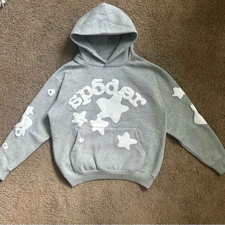 Gray Spider Hoodie Size S Brand New Send Offers!! Spider Sweatsuit Outfit, Christmas Wishlist Items 2024, Sp5der Hoodies, Guys Hoodies, Spyder Hoodie, Winter Drip, Sweatsuit Outfit, Dude Clothes, Spider Hoodie