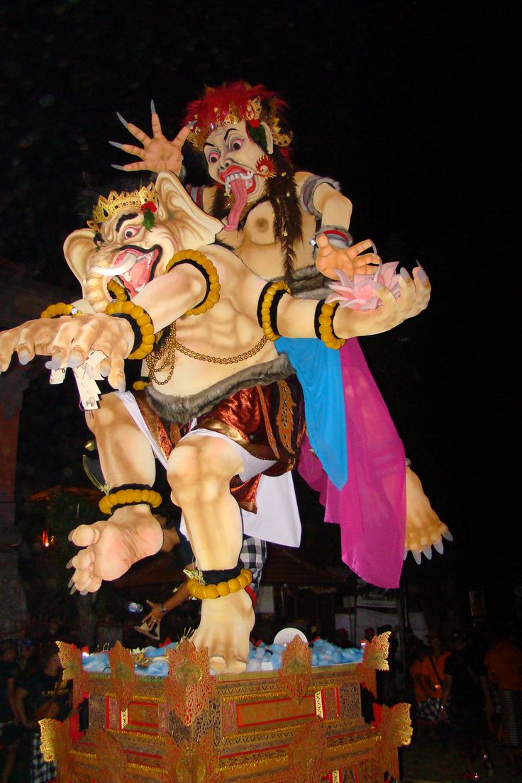 an elaborately decorated statue is displayed in the dark