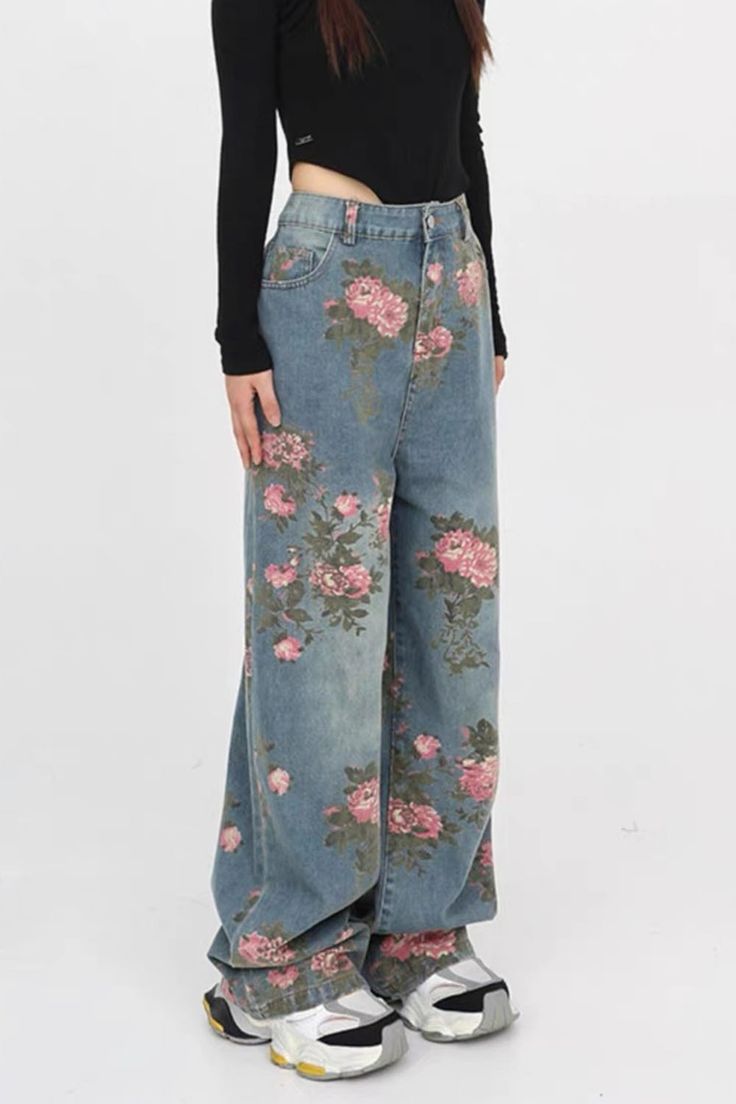 floral print wide jeans, blue floral denim pants with rose print, aesthetic baggy jeans boogzel Aesthetic Baggy Jeans, Y2k Outfits Ideas, Y2k Aesthetic Clothes, Floral Denim Pants, Aesthetic Jeans, Grunge Jeans, Y2k Outfit Ideas, Print Aesthetic, Floral Denim