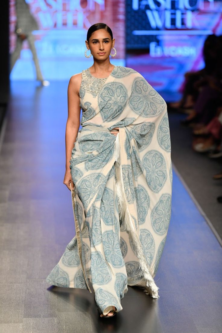 Summer Saree Look, Bathik Saree Designs, Indian Fashion Week, Summer Saree, Bhumika Sharma, Simple Saree Designs, Cotton Saree Designs, India Fashion Week, Indian Saree Blouses Designs