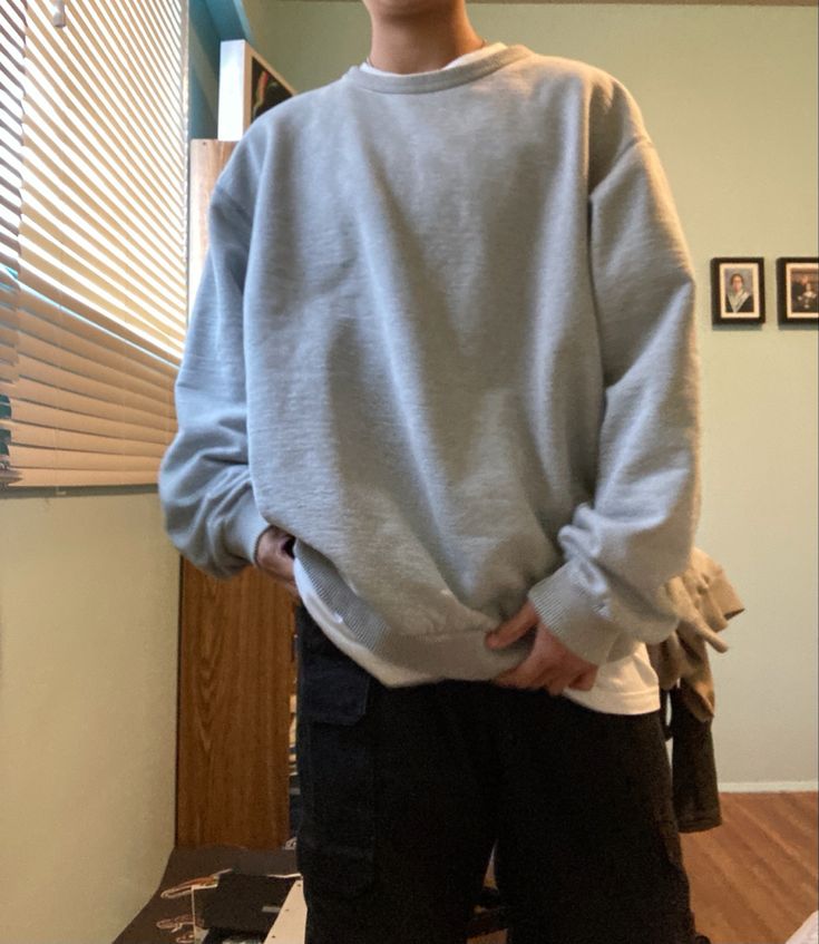 Grey Sweatshirt Aesthetic, Gray Sweatshirt Outfit Aesthetic, Light Grey Sweatshirt Outfit, Plain Crewneck Outfit, Grey Sweats Outfit Men, Grey Sweatshirt Outfit Aesthetic, Grey Crewneck Outfit Men, Grey Sweatshirt Outfit Men, Grey Crewneck Outfit