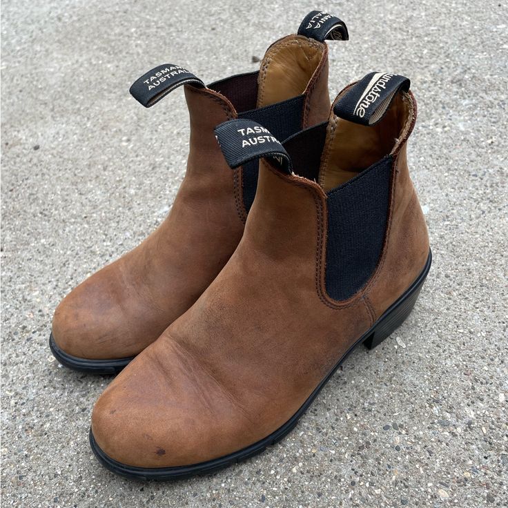 Selling My Blundstone Heeled Chelsea Boots Because I Opted For A Pair With Shorter Heels. Size Us 7 1/2 (Au 4 1/2) These Ones Are In Great Condition And Perfect For Either Dressing Up Or Down. Very Little Wear On The Sole Or Leather, Just One Season. Let Me Know If You Have Any Questions! Blundstone Shoes, Heeled Chelsea Boots, Short Heels, Chelsea Boot, Shoes Heels Boots, Shoes Women Heels, Chelsea Boots, Heeled Boots, Chelsea