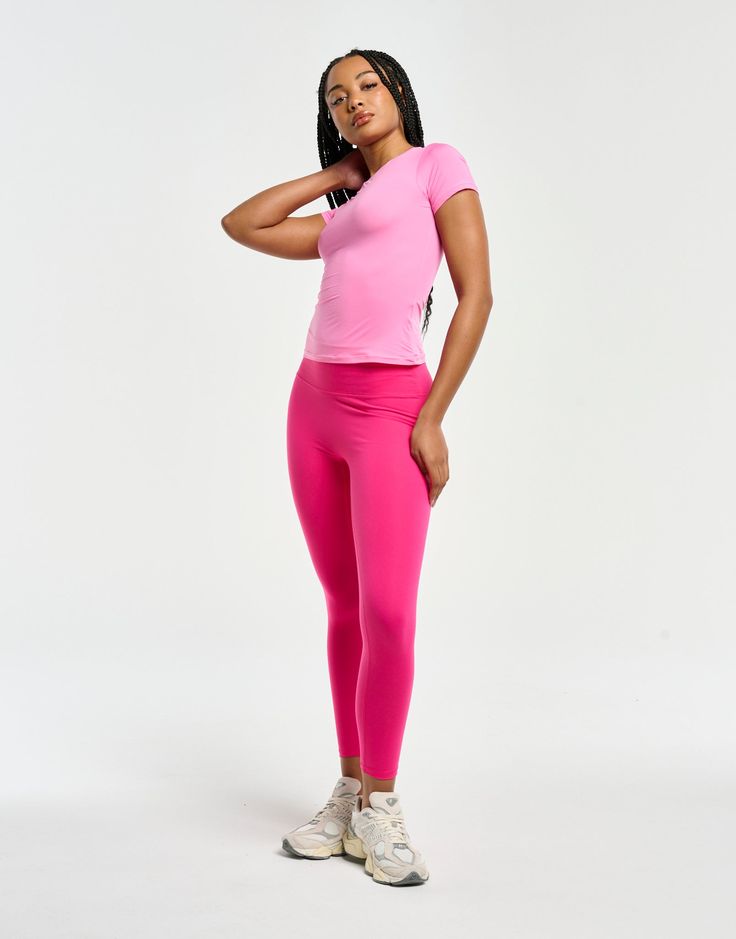 The Shape Baby Tee is a stretchy, body hugging fit that is perfect as a lounge top or base layer under your clothing - Slim Crewneckline - Short sleeves - Slim fit - Designed for high movement activities, as well as leisure 83% Nylon, 18% Spandex Skye wears a SmallShe is 160cm (5'3") tall with an 86cm (33") bust, a 67cm (25") waist and 88cm (32") hips.