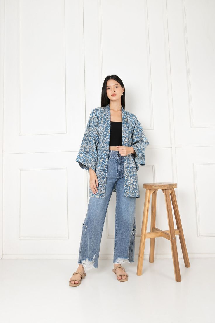 Our Japanese inspired 'Haori Jacket' features a 'parang bunga' motif for effortless and gender neutral styling. ~This is a re-created Haori made with batik fabric. ~Easy to care kimono ~Washable kimono ~To go kimono jacket/outer ~ Pockets WHAT IS HAORI? What is Haori? It's a Kimono jacket that lengths around hip or thigh level with swinging box sleeves, they're shorter than typical Kimono.  Traditionally Haori is a jacket that is worn on top of a Kimono.  Haori can be paired with jeans, shorts, or even long skirts, it's known for an easy look to pair for a Japanese fashion look. SIZE -This will be a gender-neutral item -length is 72cm -Shoulder to shoulder will be 65cm -Sleeve to sleeve length will be 130cm WASH & CARE - It is recommended to wash them inside a net laundry bag with cold tem Outfits With Kimonos Summer, Kimono Outer Outfit, Outer Batik Long, Outer Outfit, Kimono Outer, Batik Outer, Batik Kimono, Outer Style, Outer Batik