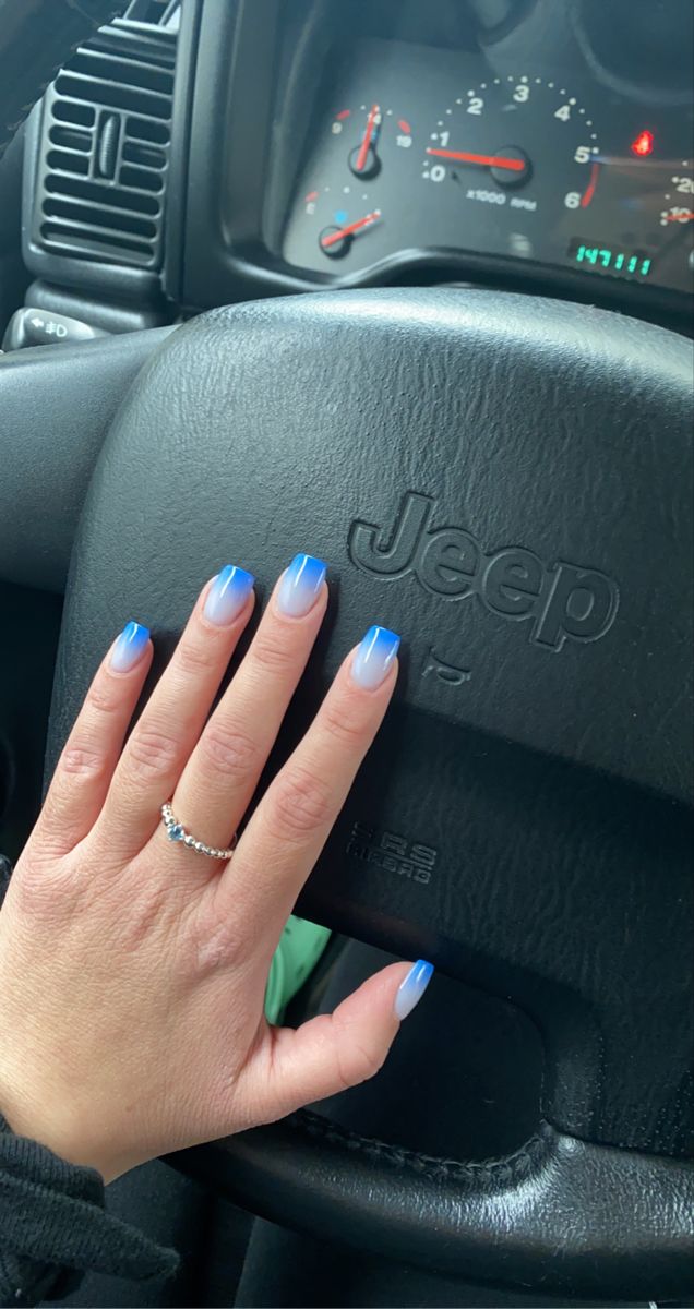 Short Nail Designs Blue Glitter, Dip Powder Nails Blue Ombre, Dip Nails Ideas Ombre, Fading Blue Nails, Dark Blue Ombre Nails Acrylic, Nails Ombre Blue And White, Dark And Light Blue Ombre Nails, Blue Tip Dip Nails, Cobalt Blue Ombre Nails