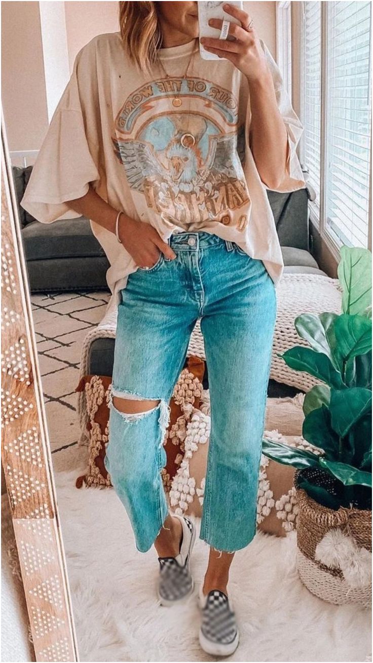 Cool Middle Aged Women, Hippy Western Style, Punchy Mom Outfits, Nashville Boho Style, Boho Outfit Board, Country Boho Style Outfits, Athletic Boho Style, Funky Edgy Outfits, Cute Casual Jean Outfits