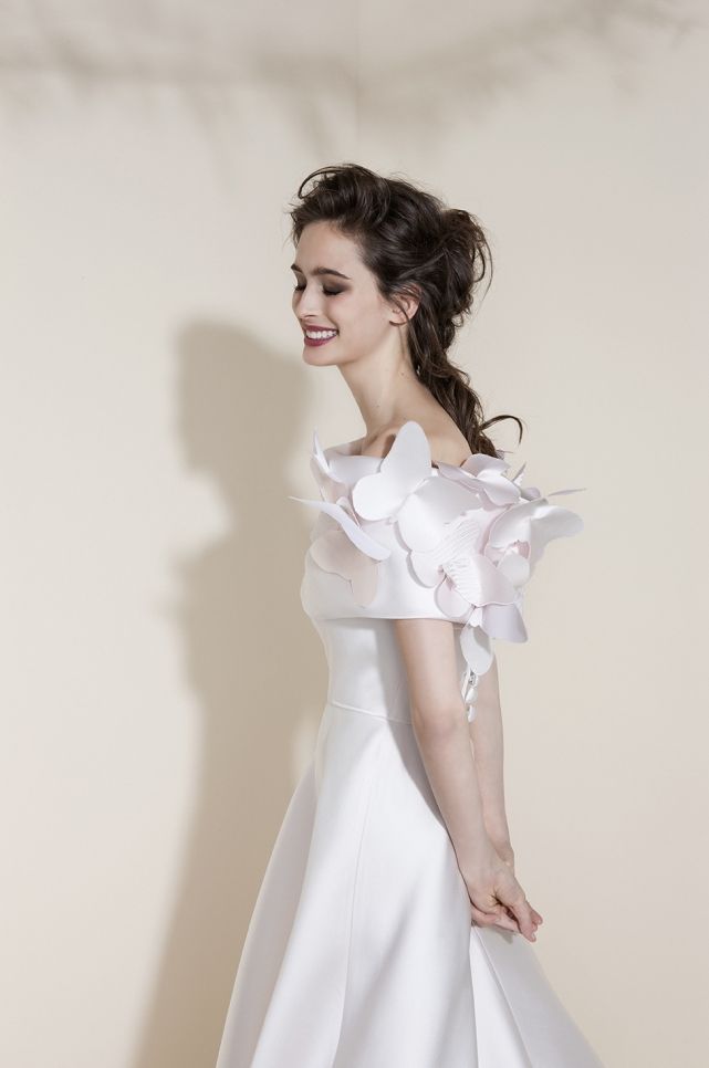 Wedding style sposa, abito ed accessori a tema farfalle.  #spose #weddinglook #nozze #sposa2020 #trendsposa2020 #LaFataMadrina #sposa #abitidasposa #wedding #matrimonio #sposa2020 #modasposa #ideesposa #weddingoutfit #weddingstyle #stilesposa #stylingsposa #collezionisposa #farfalle  abito Tosca Spose Bologna Wedding Look, Bologna, Victorian Dress, Ruffle Blouse, Women's Top