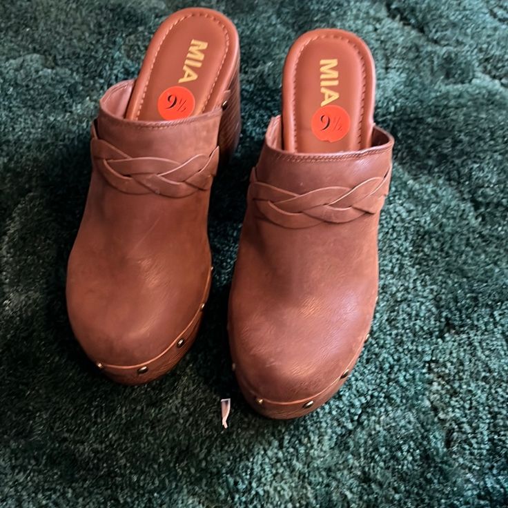 Never Worn Leather Clogs, Clogs, Brown Leather, Shoes Heels, Womens Sizes, Women Shoes, Heels, Leather, Women Shopping