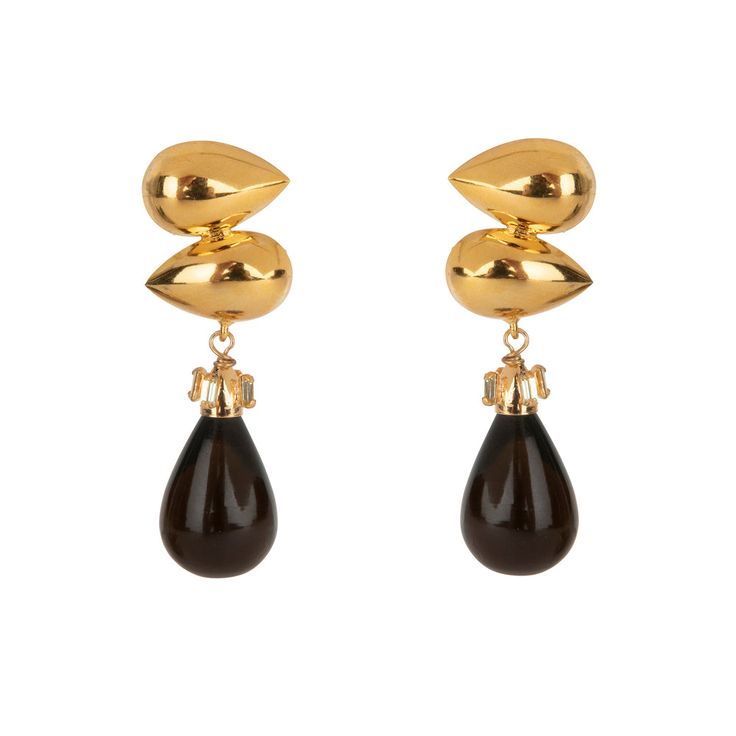 Crafted from semi-precious stones, the Lili Earrings offer a versatile style with a removable drop, allowing for a transition to a more minimalist look. Their design seamlessly fuses vintage and art deco influences. Bling Accessories, Smoky Quartz Earrings, Smoky Quartz Necklace, Interchangeable Earrings, French Clip, Semi Precious Stones, Green Amethyst, Quartz Earrings, Quartz Necklace