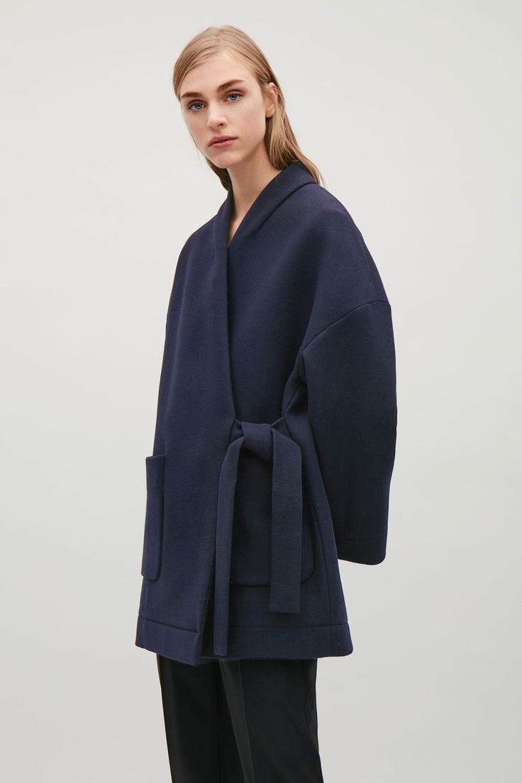 Wool Kimono Jacket, Blue Winter Dress, Kimono Winter, How To Wear Kimono, Wool Kimono, Fashion Kimono, Moda Kimono, Haori Jacket, Mode Kimono