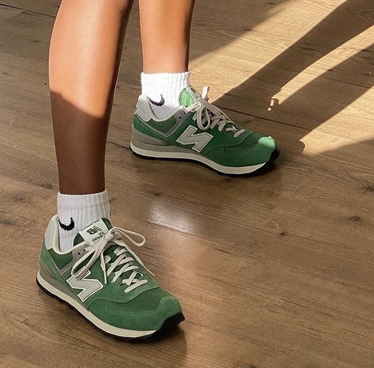 Green New Balance, Обувь Air Jordan, Sneaker Trend, Sneaker Outfits, Dr Shoes, High Heels Boots, White Socks, Hype Shoes, Sneakers Mode