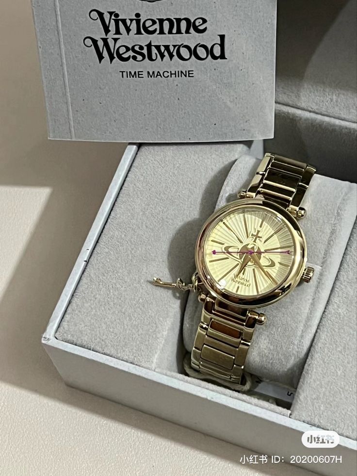 xiaohongshu jewellery jewelry fashion accessory vivienne westwood silver gold golden tone time machine watch Vivienne Westwood Watch, Golden Watch, Fancy Watches, Vintage Watches Women, Expensive Jewelry Luxury, Fancy Jewellery Designs, Magical Jewelry, Jewelry Accessories Ideas, Womens Watches Luxury