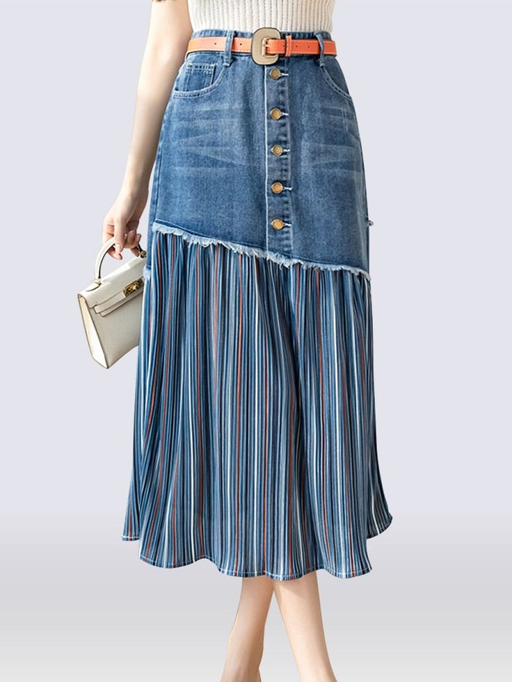 model show Pleated Jeans, Skirts Vintage, Midi Denim, Skirts Women, Denim Skirts, Vintage Elegant, Chiffon Blouse, Jean Skirt, Layered Look