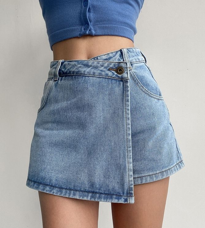 Can be worn with any cute top and sneakers Perfect for casual dates Functional pockets Slim fit Fashion Chingu, Casual Date, Cute Top, Blackpink Fashion, Skorts, Cute Tops, Dates, Summer Outfits, Slim Fit