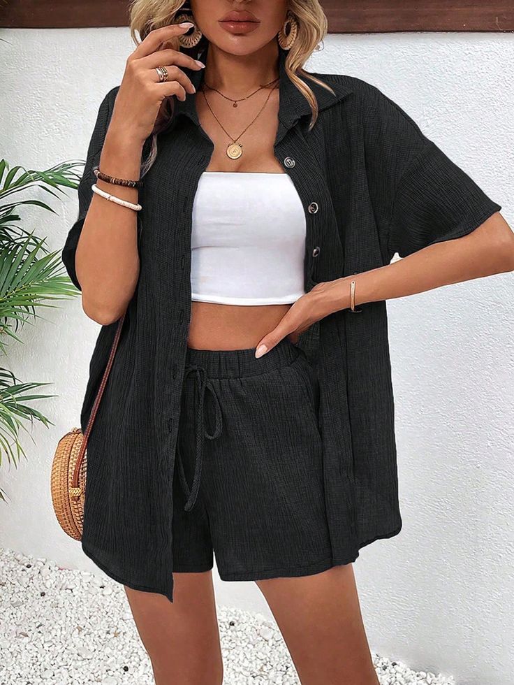 Negro Casual Collar   Liso  Embellished Elástico Ligero Outfit Nero, Black Shorts Outfit, Women Vacation, Black Button Up Shirt, Outfits Mit Shorts, Womens Black Shorts, Shirt And Shorts, All Black Outfit, Shorts Set