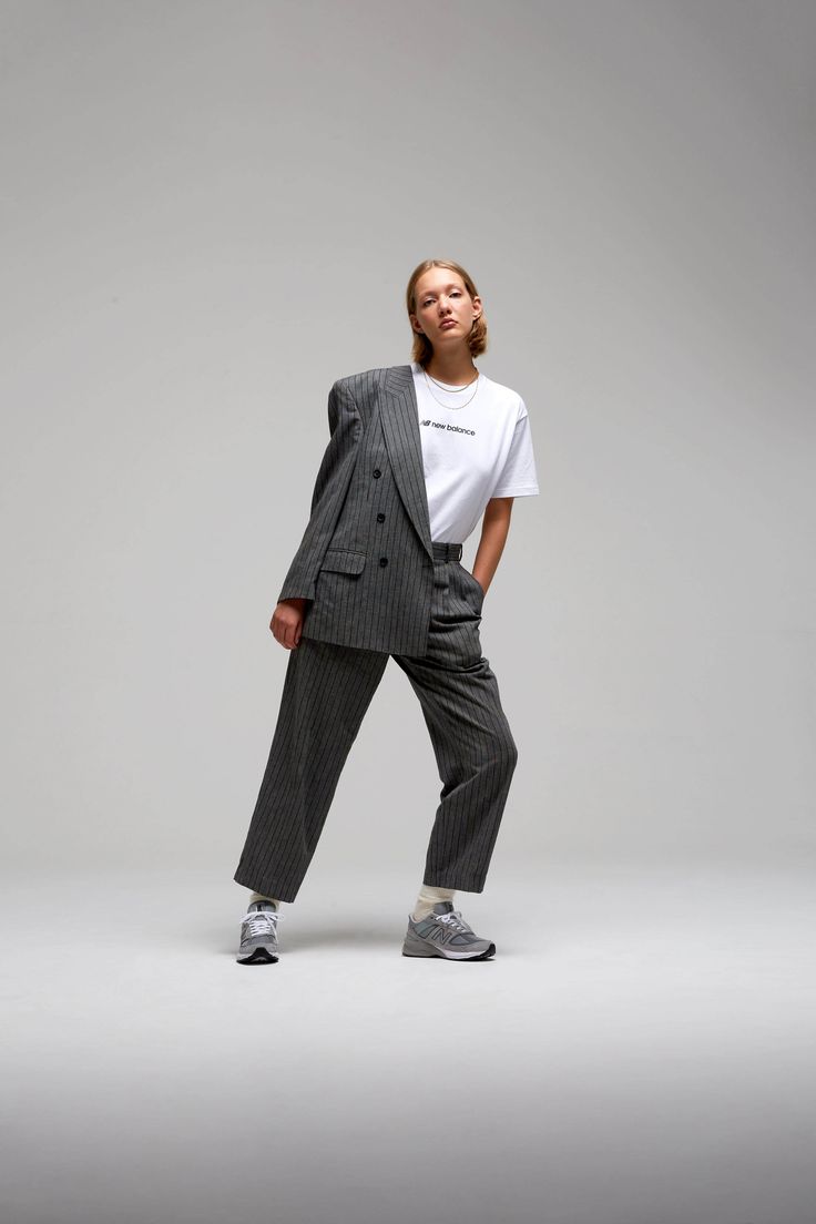 New Balance 990 V5 Outfit, Studio Editorial, Casual Office Attire, New Balance 990, Outfit Minimalist, New Balance Outfit, Daily Outfit Inspiration, Fandom Outfits, New Years Eve Outfits