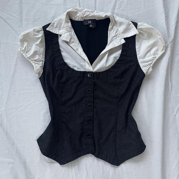 Waist Vest Outfits, Waistcoat Autumn Outfit, Woman’s Waistcoat Outfit, Blouse Vest Outfit, Waist Vest Outfits For Women, Blouse And Vest Outfit, Alice Cullen Fashion, Y2k Business Outfits, Alice Cullen Outfits Aesthetic