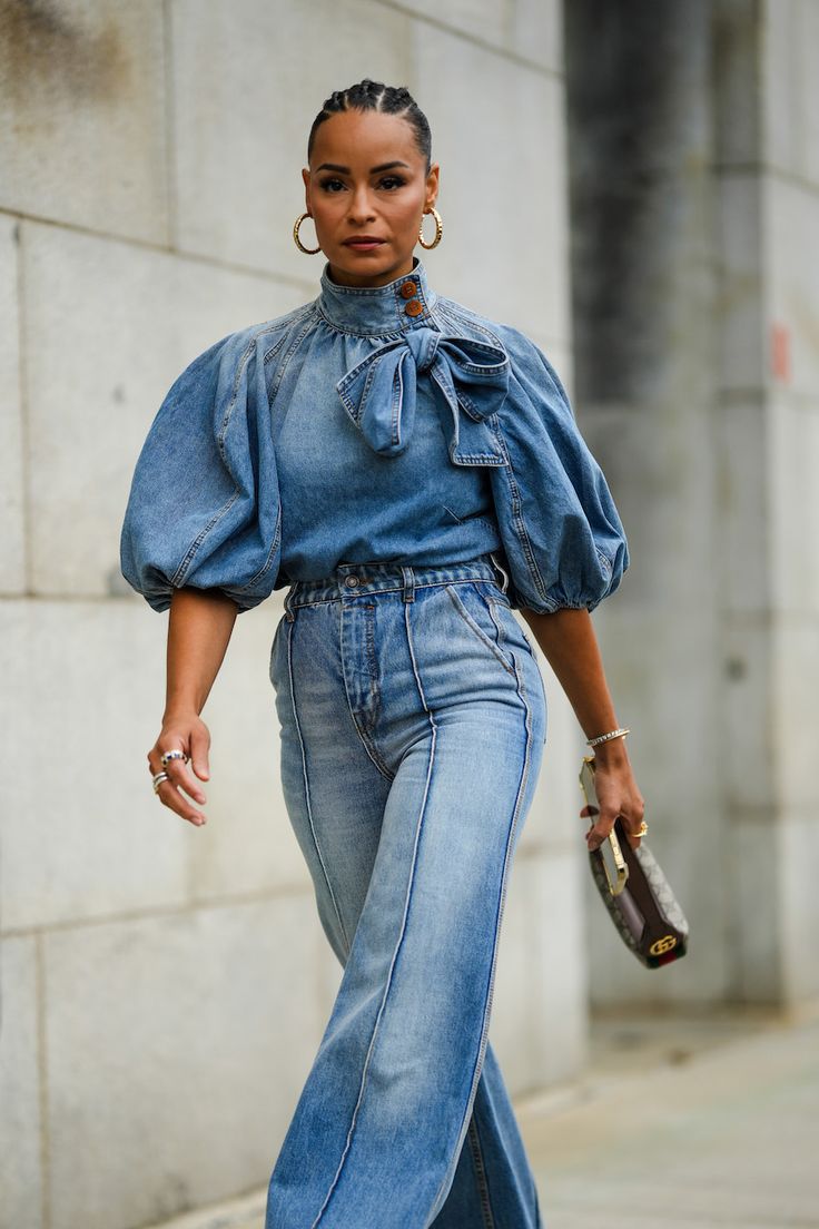 Double Denim Street Style Looks Were All the Rage During NYFW Demin On Demin Outfits Casual, Denim On The Runway, Formal Denim Outfits For Women, Denim Chic Outfit, Classy Denim Outfits, Denim On Denim Women, Denim On Denim Outfit Spring, Denim On Denim Street Style, All Denim Look