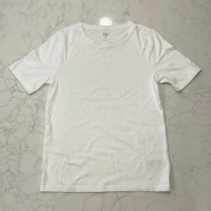 Nwot - Large Classic Everyday Gap Tops, Classic Everyday Tops From Gap, Classic Gap Tops For Everyday, White Relaxed Fit T-shirt By Gap, Classic Solid Color Gap Tops, Gap Graphic Tee Crew Neck Top, Gap Graphic Tee Crew Neck, Gap Graphic Tee With Crew Neck, Gap White Graphic Tee T-shirt