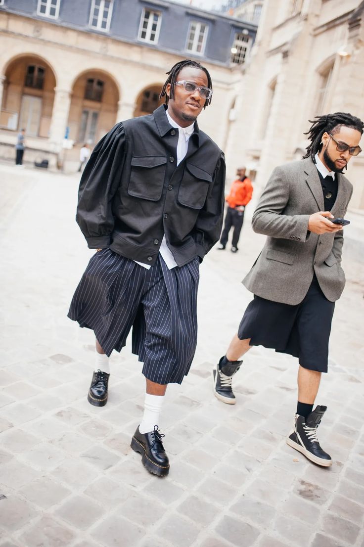 The Best Paris Fashion Week Men's Spring 2025 Street Style Photos [PHOTOS] Layering Outfits Street Style, Paris Fashion Week Men, Street Style Photos, Model Street Style, Paris Fashion Week Street Style, The Best Street Style, Layering Outfits, Paris Street Style, Best Street Style