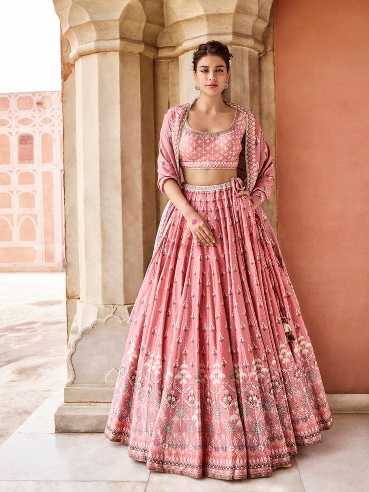 Photo of Light pink mehendi lehenga with pockets Bridal Lehenga Designs, Indian Outfits Lehenga, Lehnga Dress, Ritu Kumar, Indian Bridal Lehenga, Kurti Patterns, Anita Dongre, Choli Designs, Pink Lehenga