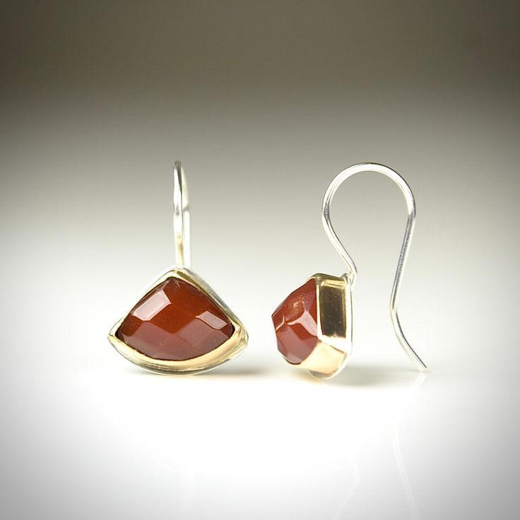 Faceted carnelian set in 14k gold filled on sterling silver platforms. M E A S U R E M E N T Length 3/4"Gemstones measures 10 mm in widthM A T E R I A L Carnelian14k gold fillSterling silver 𝒜𝑔𝒶𝓅𝑒 𝒜𝓇𝓉𝒾𝓈𝒶𝓃 𝒥𝑒𝓌𝑒𝓁𝓇𝓎 arrives in beautiful ribbon-tied packaging, ready for gift giving. Gold Chalcedony Jewelry For Anniversary, Gold Faceted Chalcedony Jewelry, Chalcedony Yellow Gold Jewelry For Anniversary, Yellow Gold Chalcedony Jewelry For Anniversary, Anniversary Yellow Gold Chalcedony Jewelry, Yellow Gold Chalcedony Jewelry Gift, Modern Carnelian Gemstone Jewelry, Polished 14k Gold Amber Jewelry, Gold Natural Gemstones In Sterling Silver