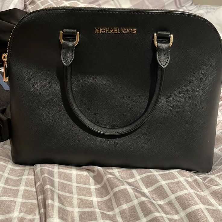 Never Used Michael Kors Purse, No Rips Or Discoloration Michael Kors Double Handle Bags For Business, Michael Kors Business Bag With Double Handle, Michael Kors Double Handle Business Bags, Michael Kors Top Handle Business Bags, Michael Kors Tote Bags For Business, Michael Kors Business Satchel Bag, Michael Kors Business Satchel, Classic Michael Kors Business Bags, Michael Kors Black Shoulder Bag For Business