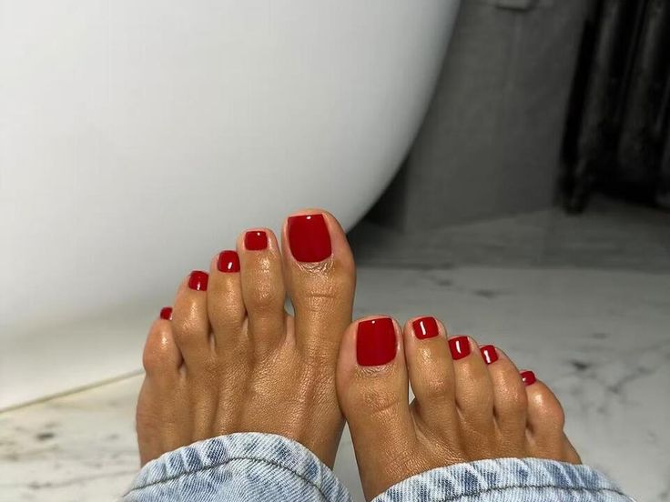 Summer Red Toe Nails, Red Nails Feet Pedicures, Summer Manicure And Pedicure Ideas, Red Toenail Polish, Toe Nails Color Ideas, Pedicure Summer 2024, Toe Nail Summer Colors, Pedicure Ideas Red, Red Pedicure Toenails