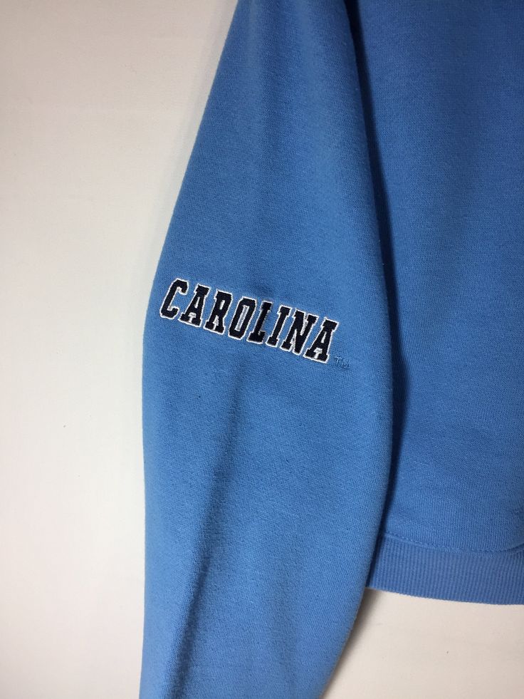 North Carolina Cropped Hoodie Collegiate Crew Neck Top With Drawstring Hood, Collegiate Hooded Tops For Sports Season, Throwback Long Sleeve Fan Gear Hoodie, Throwback Long Sleeve Hoodie For Fan Gear, Casual Hoodie For Sports Season, Casual Hoodie For Sports Events, Collegiate Crew Neck Hoodie For Sports, Varsity Sweatshirt For Fall Sports Events, Fall Season Sportswear Sweatshirt For Fan Gear