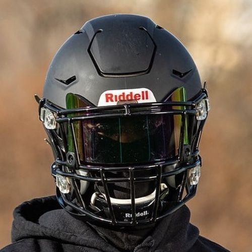 a man wearing a black helmet with the word riddell on it's side